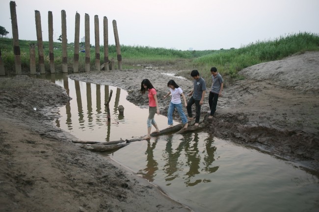 Cuộc sống sau ống kính: Bãi giữa sông Hồng ngày đó… - Ảnh 4.